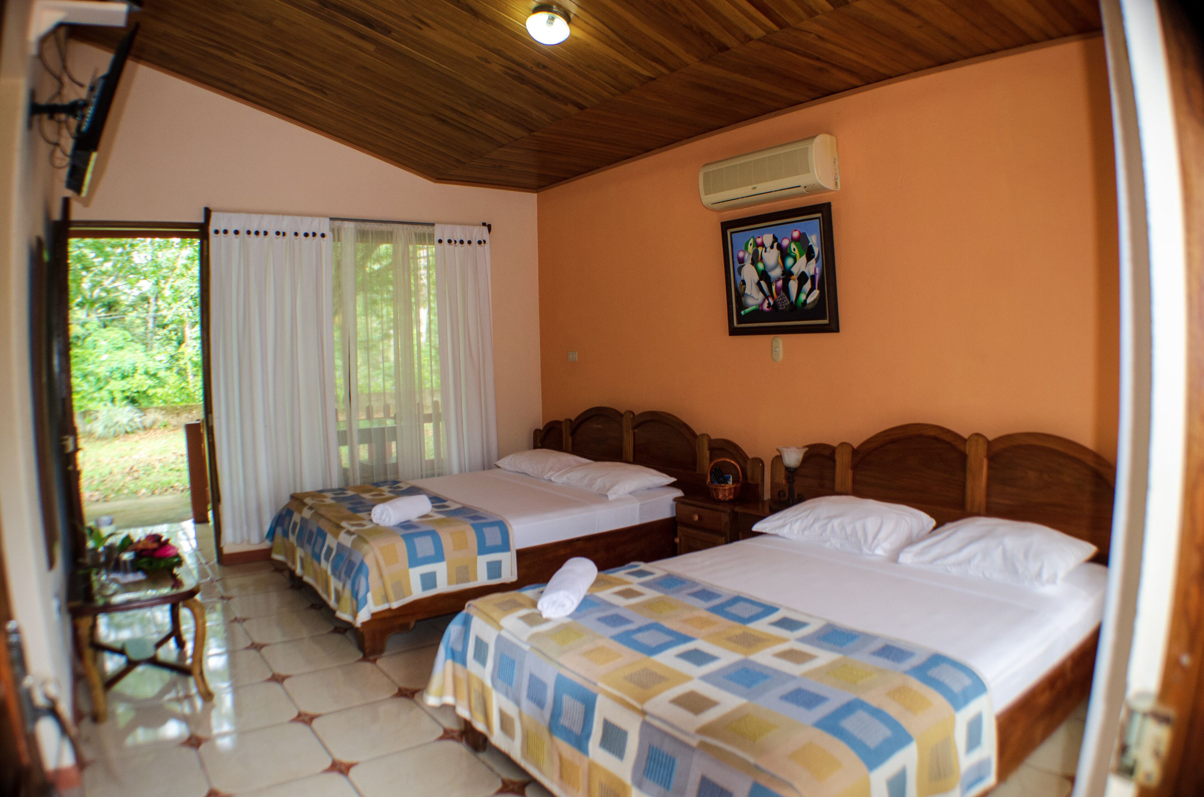 Wifi gratis y ropa de cama 