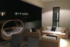 Luxury Penthouse, 3 Bedrooms, Balcony, Lake View | Terrace/patio