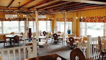 Dinner served, American cuisine, garden views