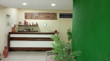 Quầy tiếp tân