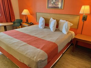 Quarto básico | Wi-Fi de cortesia, roupa de cama
