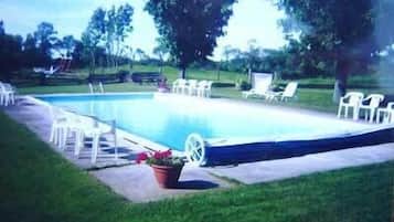 Kolam renang terbuka