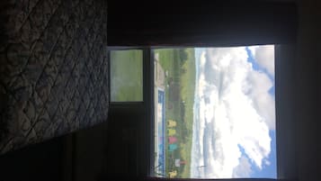 Room, 1 Katil Ratu (Queen) | Meja, katil lipat simpan/tambahan, Wi-fi percuma, cadar katil