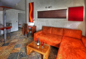 Apartamento estándar, 1 habitación | Zona de estar | Una televisión de pantalla plana