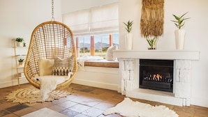 Premium bedding, down duvets, in-room safe, desk - La Bella Vita Studios (Paarl)