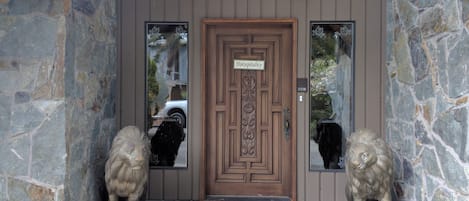 Pintu masuk hartanah