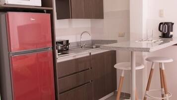 Standard Apartment, 2 Single Beds, Kitchen | Private kitchen | Fridge, microwave, oven, stovetop