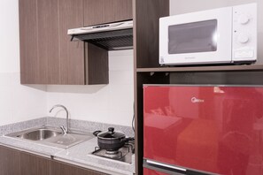 Standard Apartment, 2 Single Beds | Private kitchen