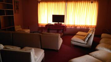 Coin salon dans le hall