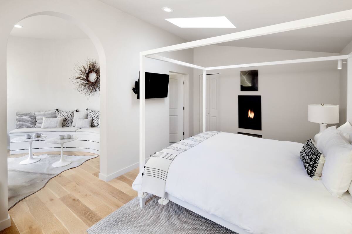 luxury studio, 1 king bed, kitchenette, ground floor | egyptian cotton sheets, premium bedding, down duvets