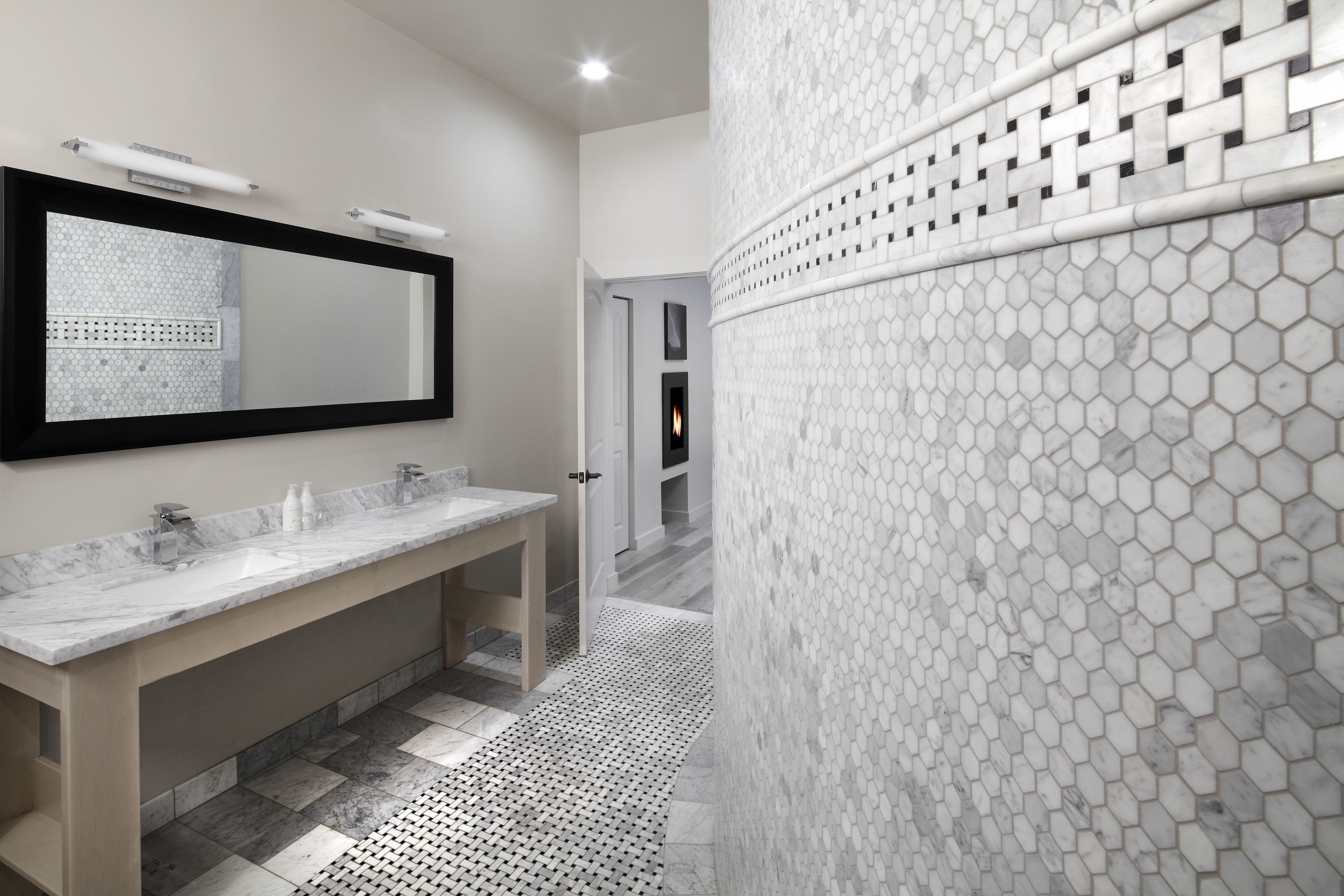 luxury studio, 1 king bed, kitchenette, ground floor | bathroom | designer toiletries, hair dryer, dressing gowns, heated floors