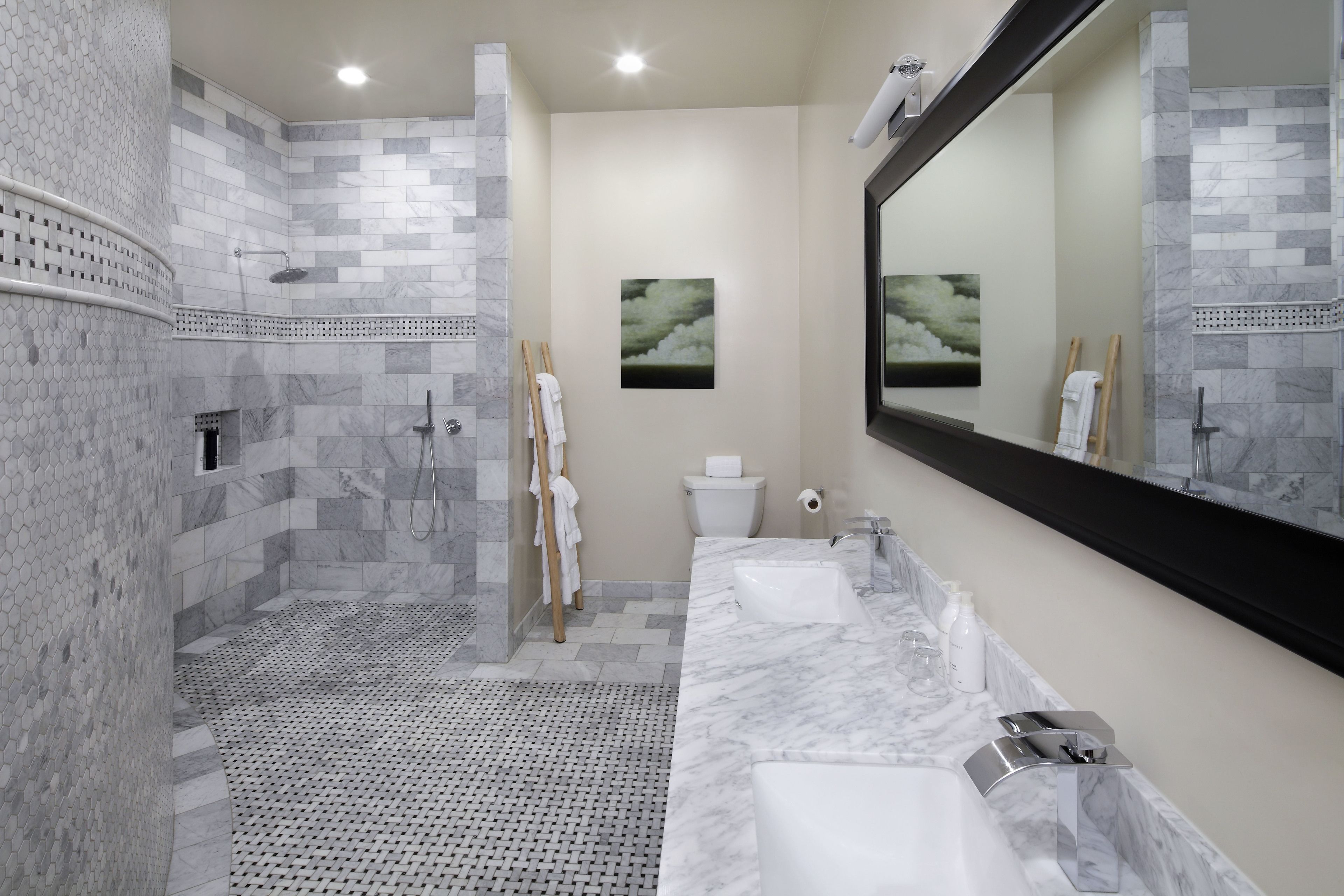 luxury studio, 1 king bed, kitchenette, ground floor | bathroom shower