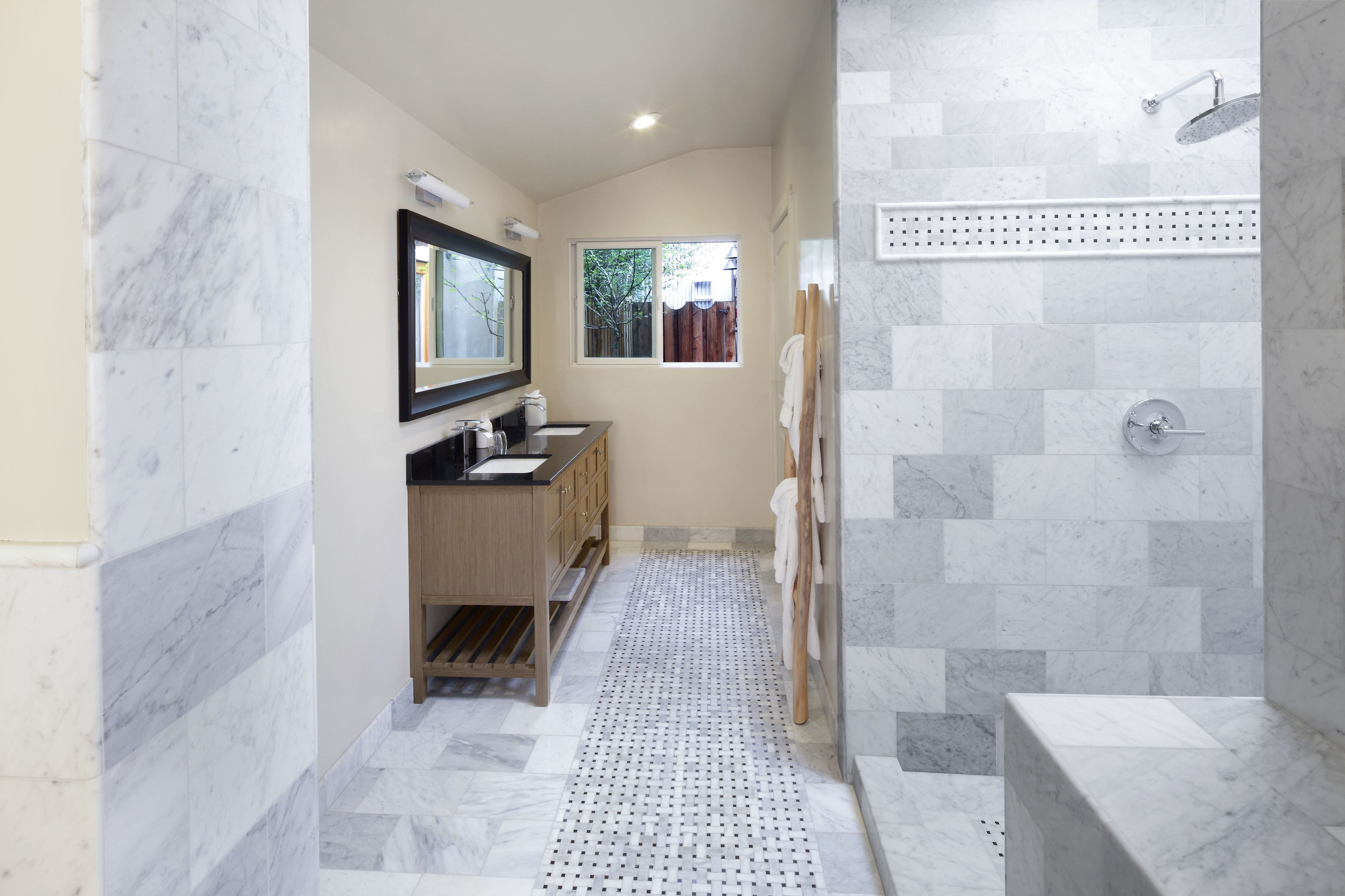 executive studio suite, 1 king bed, kitchenette, ground floor | bathroom | designer toiletries, hair dryer, dressing gowns, heated floors