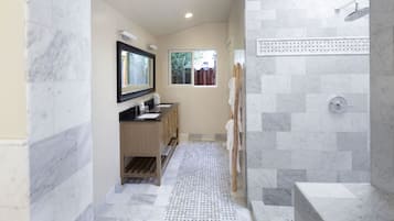 Executive Studio Suite, 1 King Bed, Kitchenette, Ground Floor | Bathroom | Designer toiletries, hair dryer, bathrobes, heated floors