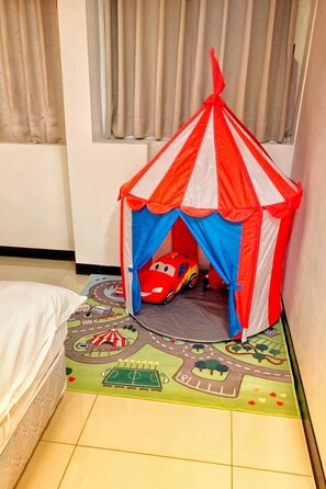 Standard Quadruple Room, City View - Good Night Hotel (Taoyuan City)