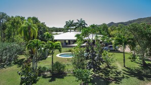 Outdoor pool - Magnetic Island Bed and Breakfast (Horseshoe Bay)