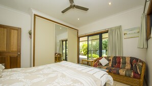 Queen Room | Desk, iron/ironing board, cots/infant beds, bed sheets - Magnetic Island Bed and Breakfast (Horseshoe Bay)