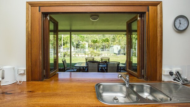 Breakfast area - Magnetic Island Bed and Breakfast (Horseshoe Bay)