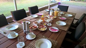 Breakfast area - Magnetic Island Bed and Breakfast (Horseshoe Bay)