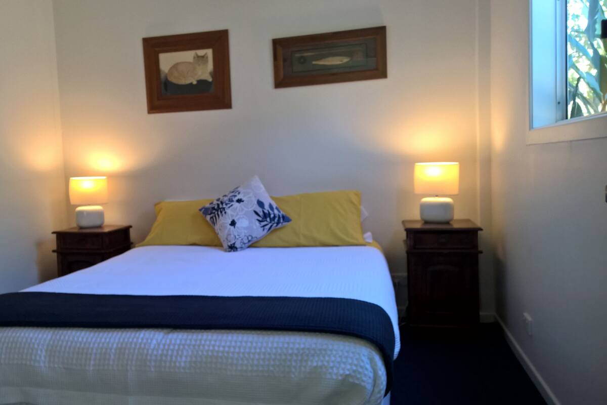 Cottage | Desk, iron/ironing board, cots/infant beds, bed sheets