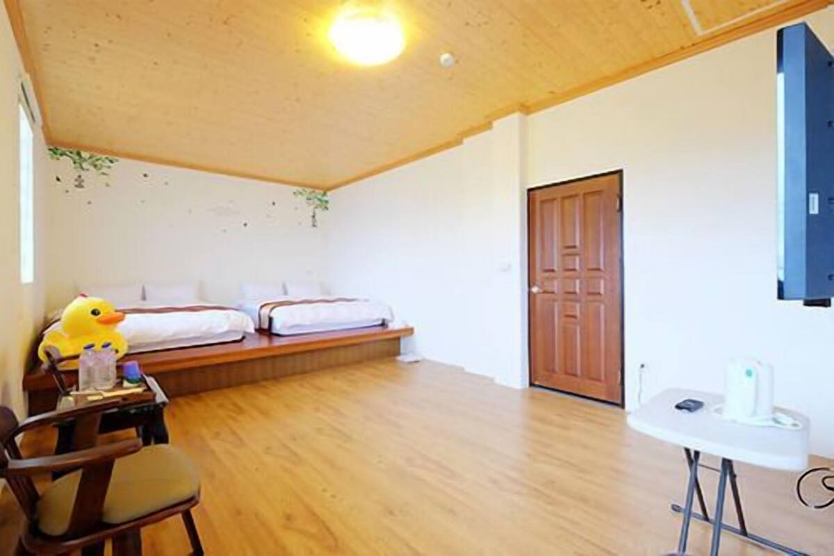 Desk, blackout curtains, rollaway beds, free WiFi