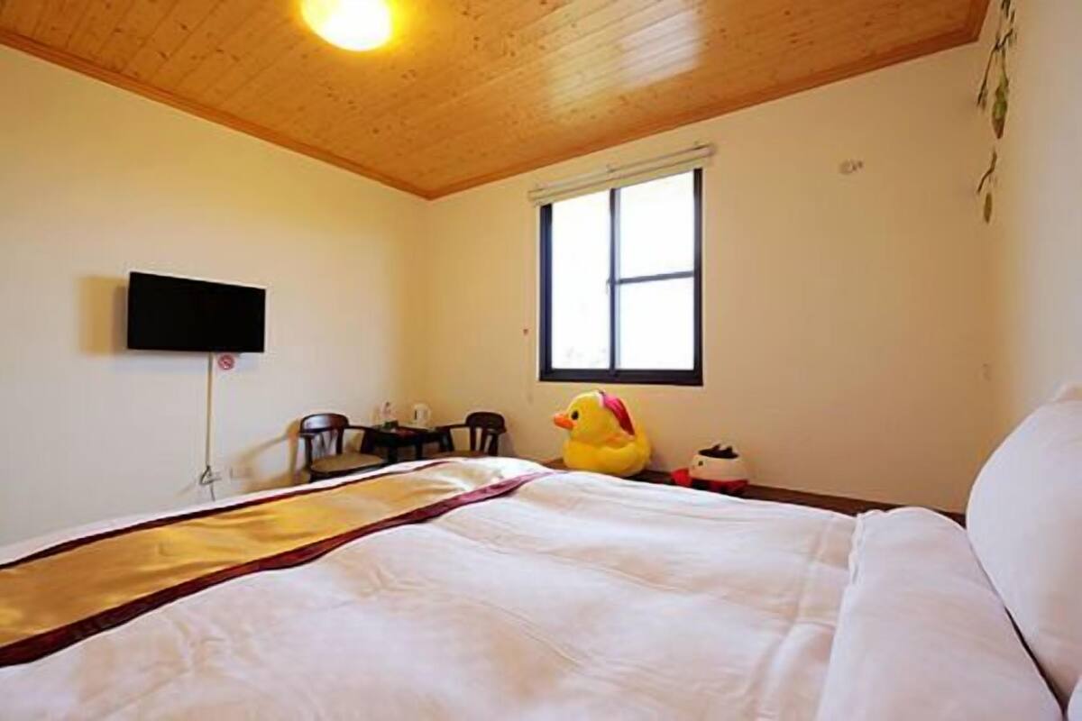 Desk, blackout curtains, rollaway beds, free WiFi