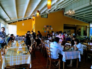 Free daily local cuisine breakfast - Bohemian Holiday Inn (Hengchun)