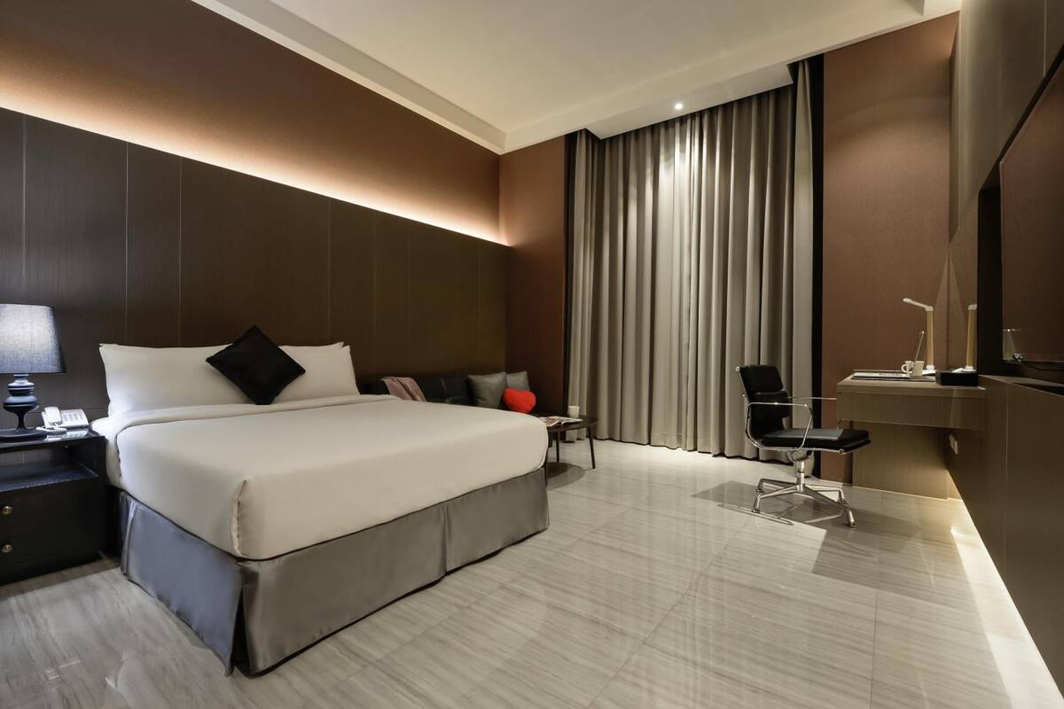 minibar, desk, blackout curtains, soundproofing