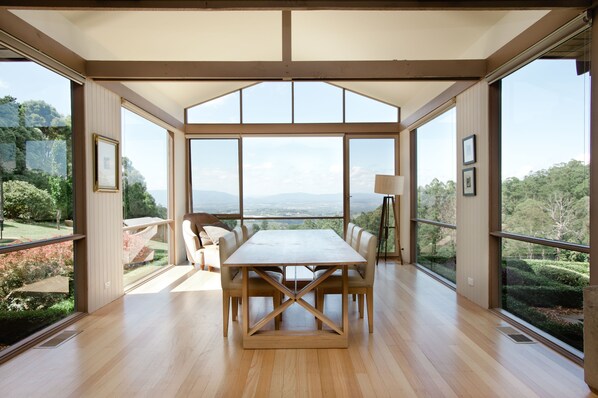 Deluxe House | In-room dining