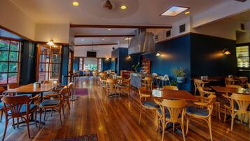 Lunch and dinner served