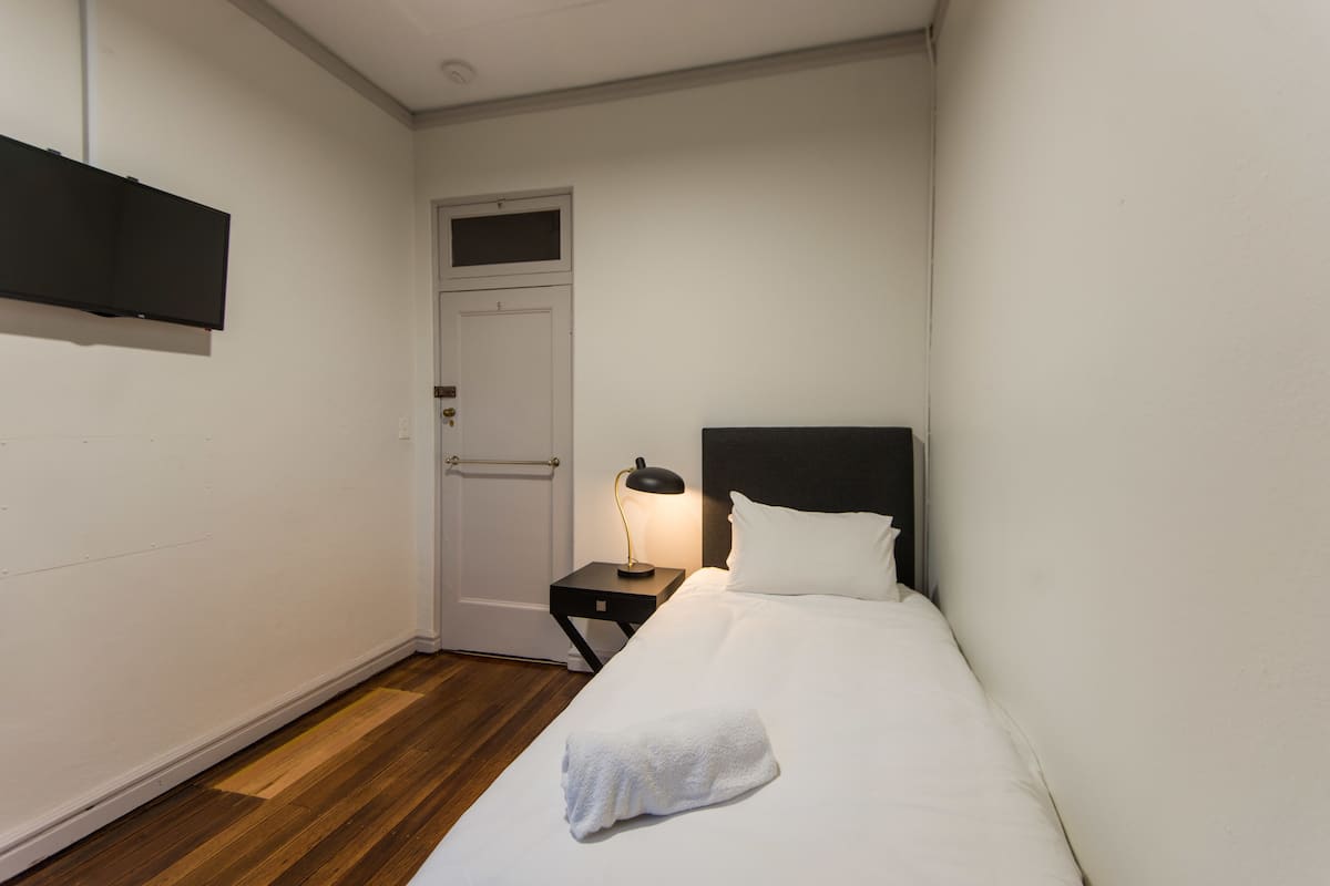 Einzelzimmer, 1 Schlafzimmer, Gemeinschaftsbad | Bügeleisen/Bügelbrett, kostenloses WLAN, Bettwäsche