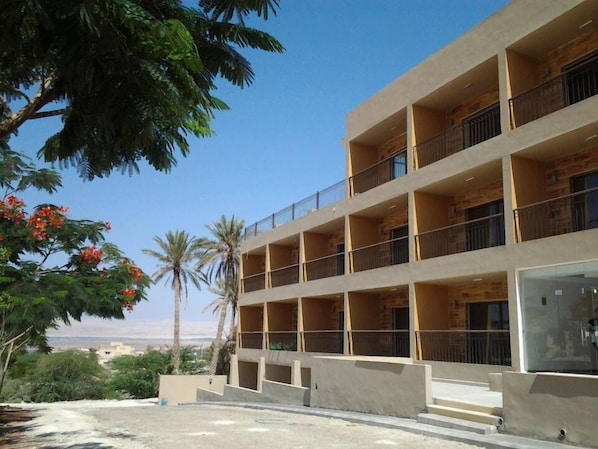 الإطلالة من المنشأة