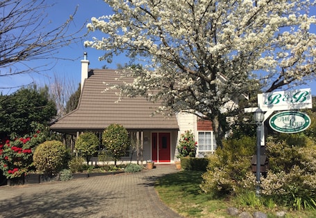 Exterior. The Loft