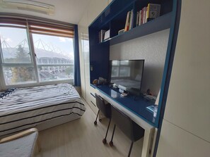 Desk, free WiFi - Hitomorrow Residence (Goyang)
