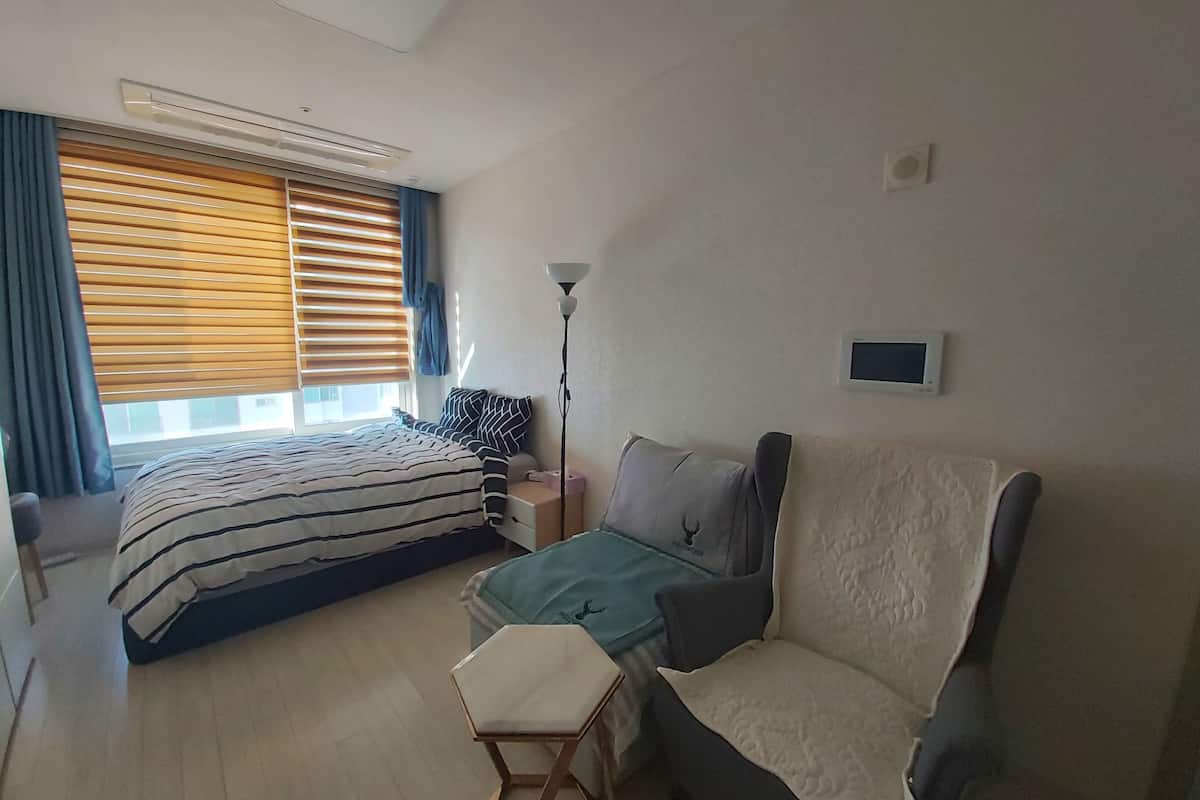 Schreibtisch, kostenloses WLAN