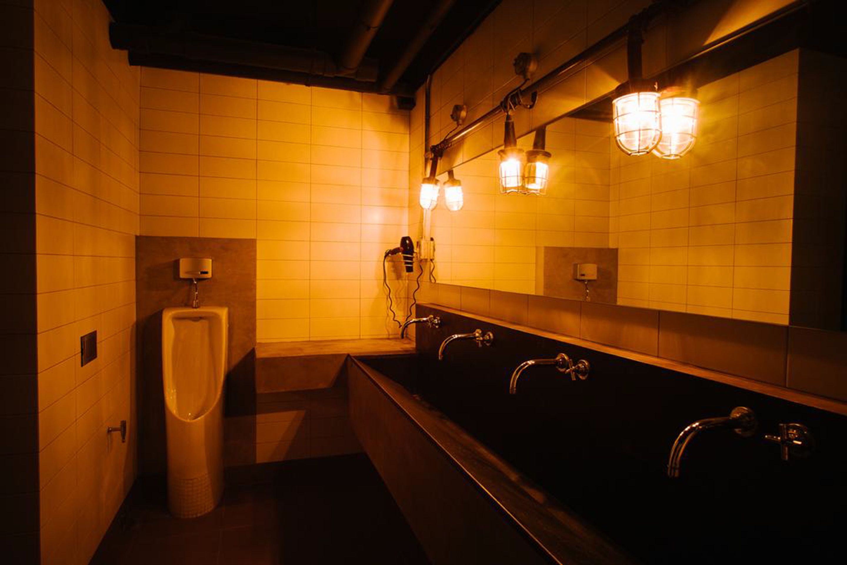 free toiletries, towels