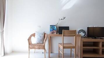 32-inch TV with digital channels