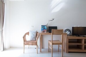 32 インチのテレビ (デジタル放送視聴可)