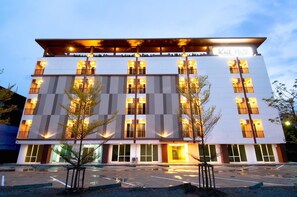 Front of property - evening/night - Krit Place (Nonthaburi)