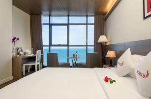 In-room safe, blackout curtains, soundproofing, free WiFi