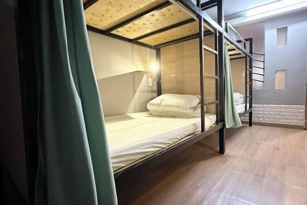 Zimmersafe, Verdunkelungsvorhänge, kostenloses WLAN