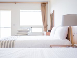 Deluxe Quadruple Room, 2 Double Beds | Blackout drapes, soundproofing, free WiFi, bed sheets - Cloud Villa (Taoyuan City)