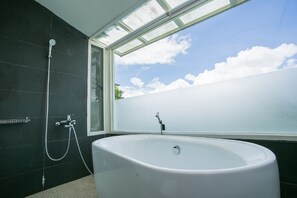 Superior Quadruple Room, 2 Double Beds | Bathroom | Hair dryer, towels - Cloud Villa (Taoyuan City)