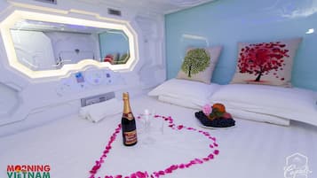 Deluxe-fællessovesal (Luxury Capsule) | Pengeskab på værelset, arbejdsområde til bærbare computere, gratis Wi-Fi