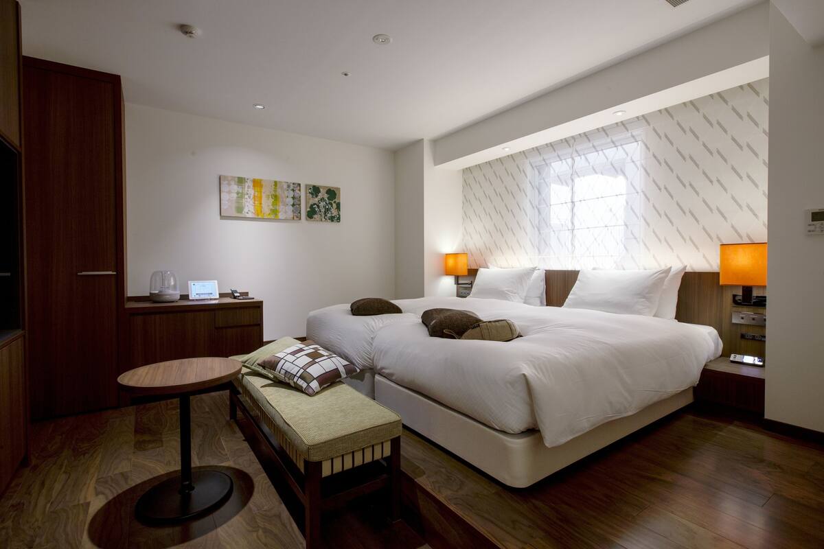 ห้องทวิน, ปลอดบุหรี่, อาคารเสริม (Refresh, 2 Guests) | ผ้านวมขนเป็ด, Wi-Fi ฟรี, ห้องพักตกแต่งอย่างมีเอกลักษณ์