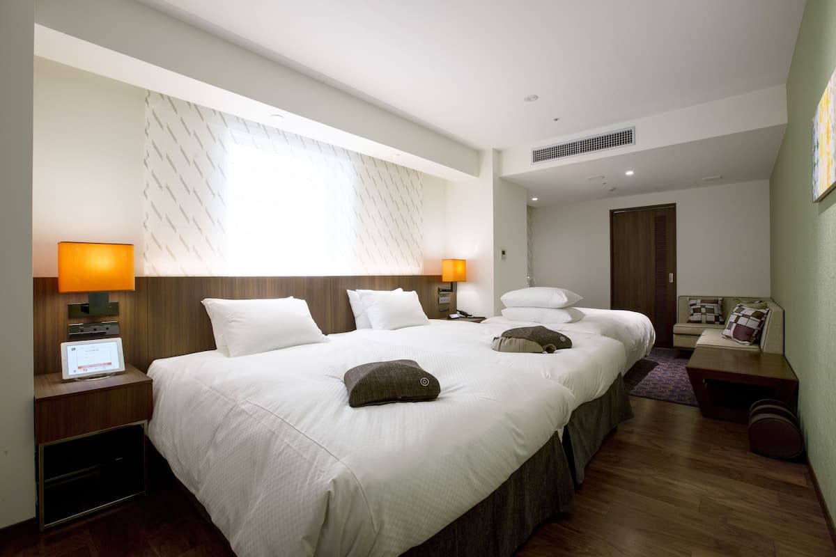 ห้องทวิน, ปลอดบุหรี่, อาคารเสริม (39sqm, 3 Guests) | ผ้านวมขนเป็ด, Wi-Fi ฟรี, ห้องพักตกแต่งอย่างมีเอกลักษณ์