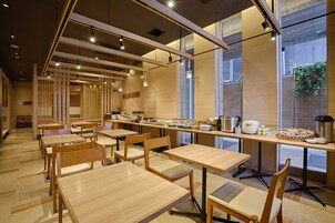 Desayuno buffet todos los días (con cargo)