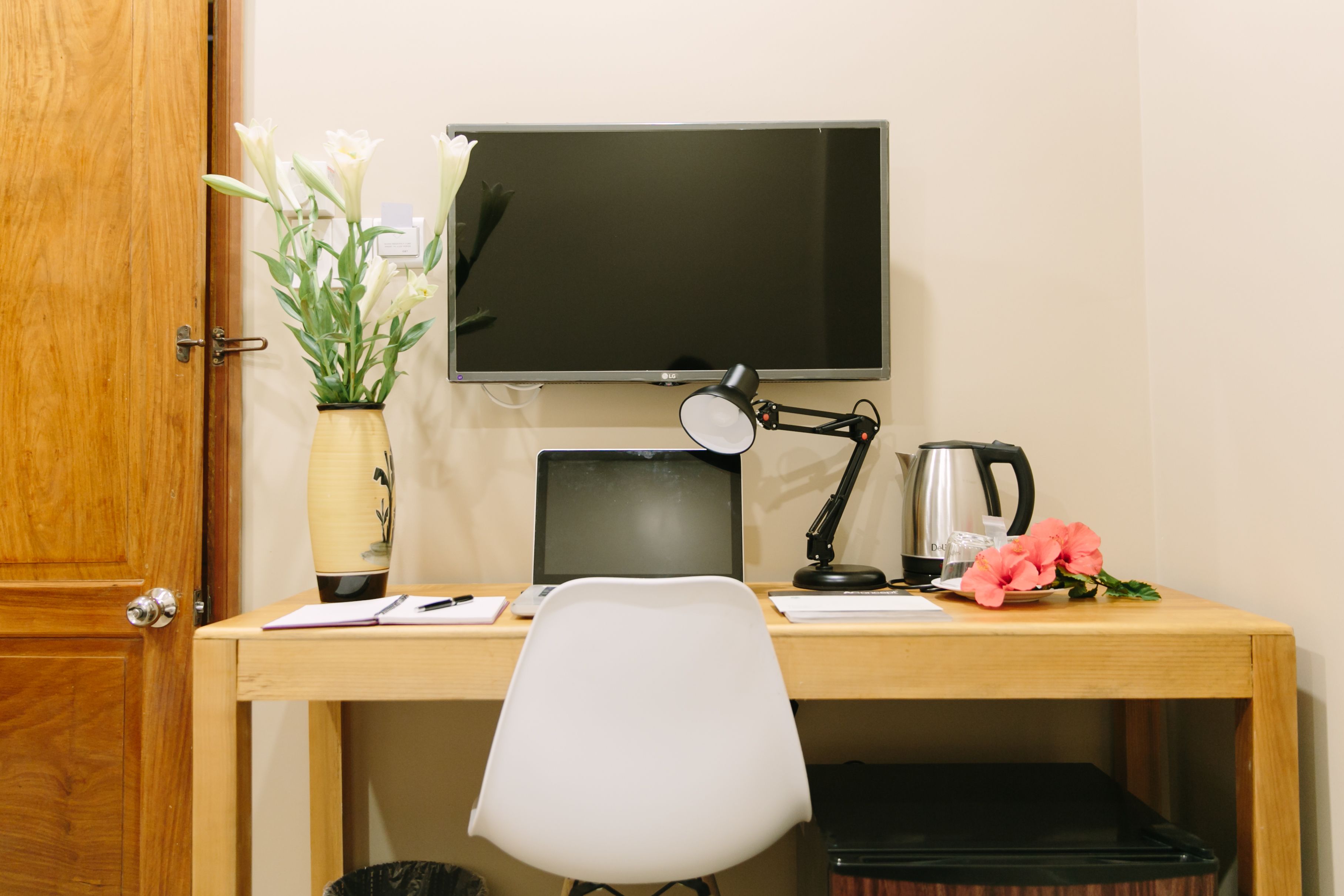 standard double room | in-room business centre