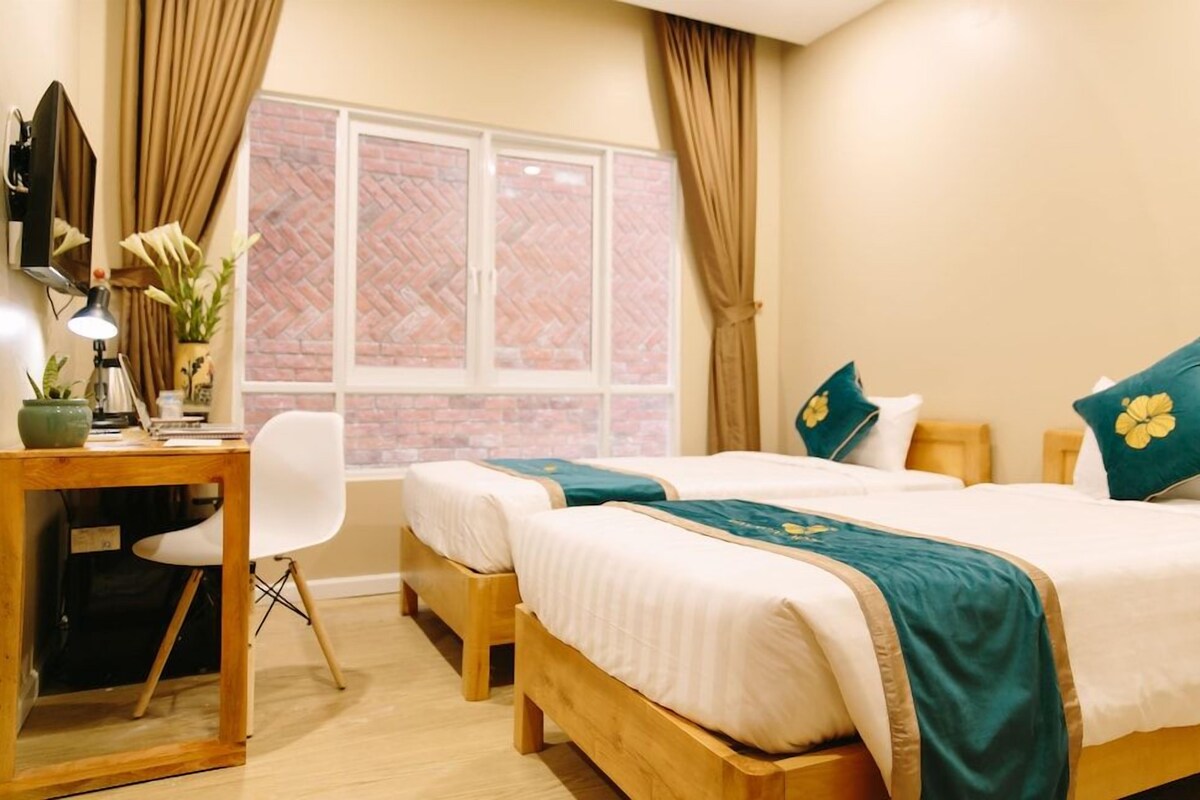 Minibar, desk, blackout curtains, free WiFi