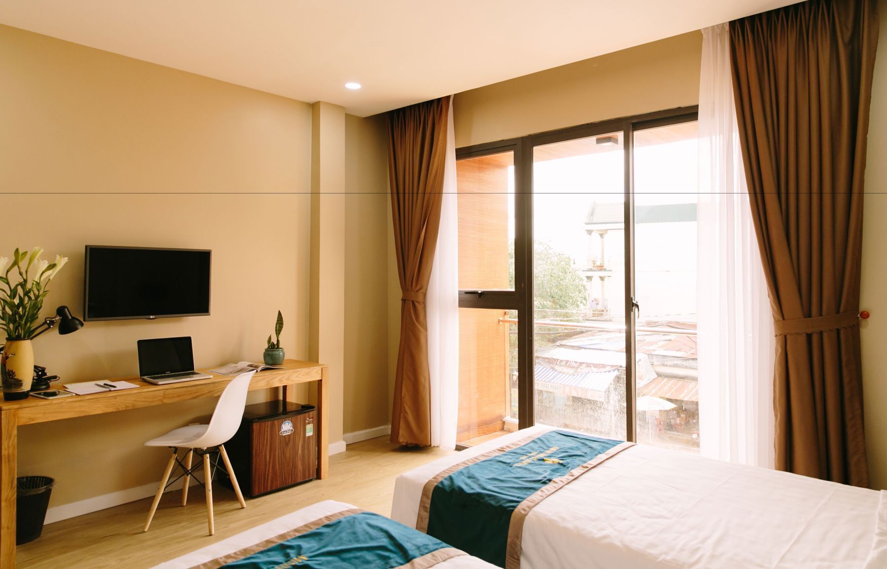 Minibar, desk, blackout curtains, free WiFi